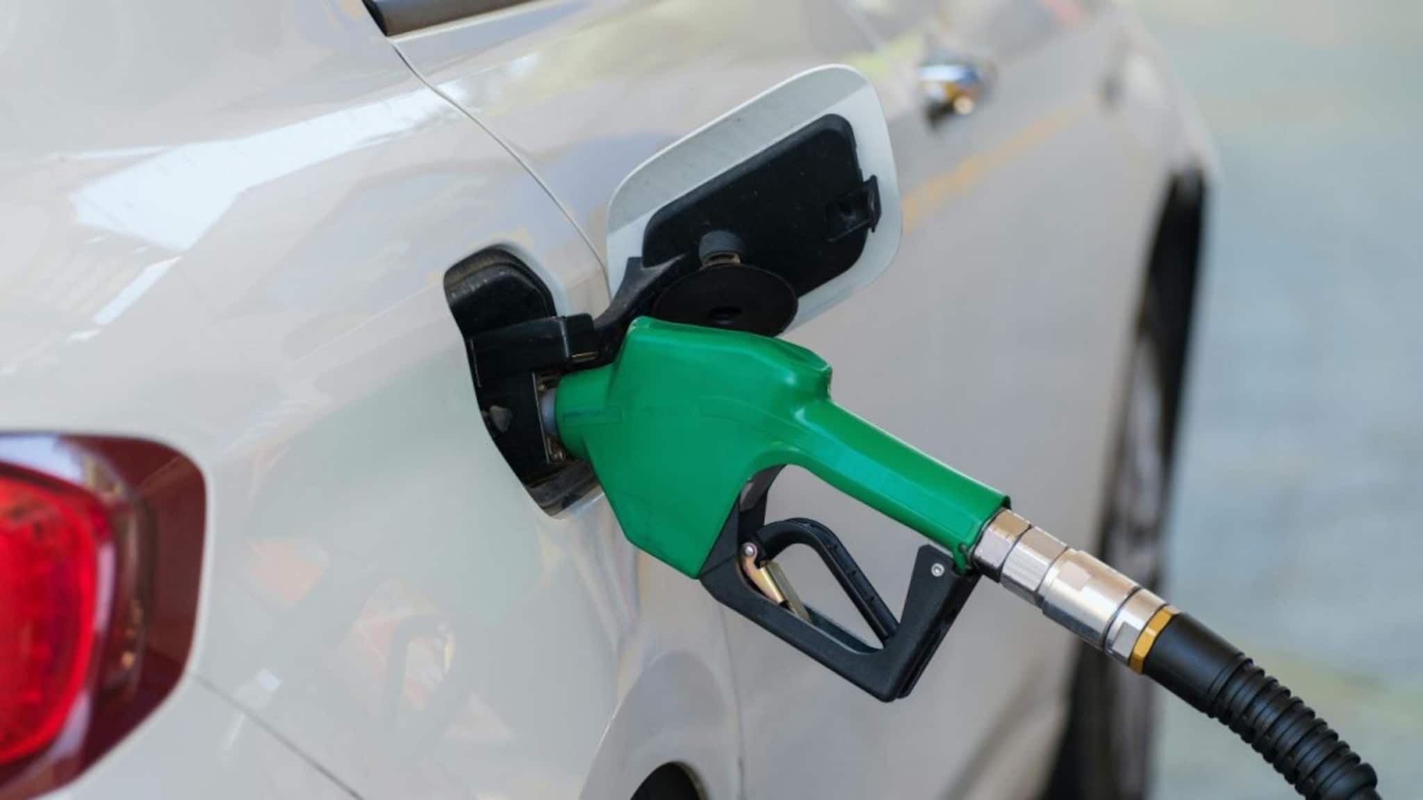 Petrol Tax : বিশ্বাসই করতে পারবেন না! প্রতি লিটার পেট্রোল কত টাকা ট্যাক্স দিতে হয় আপনাকে? সংখ্যাাটা জানলে চমকে উঠবেন!