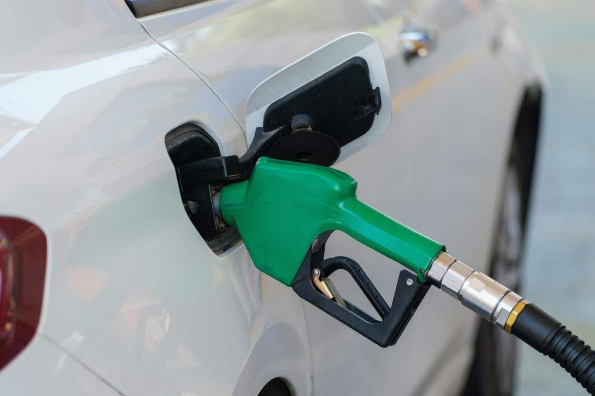 বিশ্বাসই করতে পারবেন না! প্রতি লিটার পেট্রলে কত টাকা ট্যাক্স দিতে হয় আপনাকে?