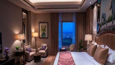 Hidden Cameras in Hotel Rooms: 5 Easy Ways to Detect Them and Protect Your Privacy