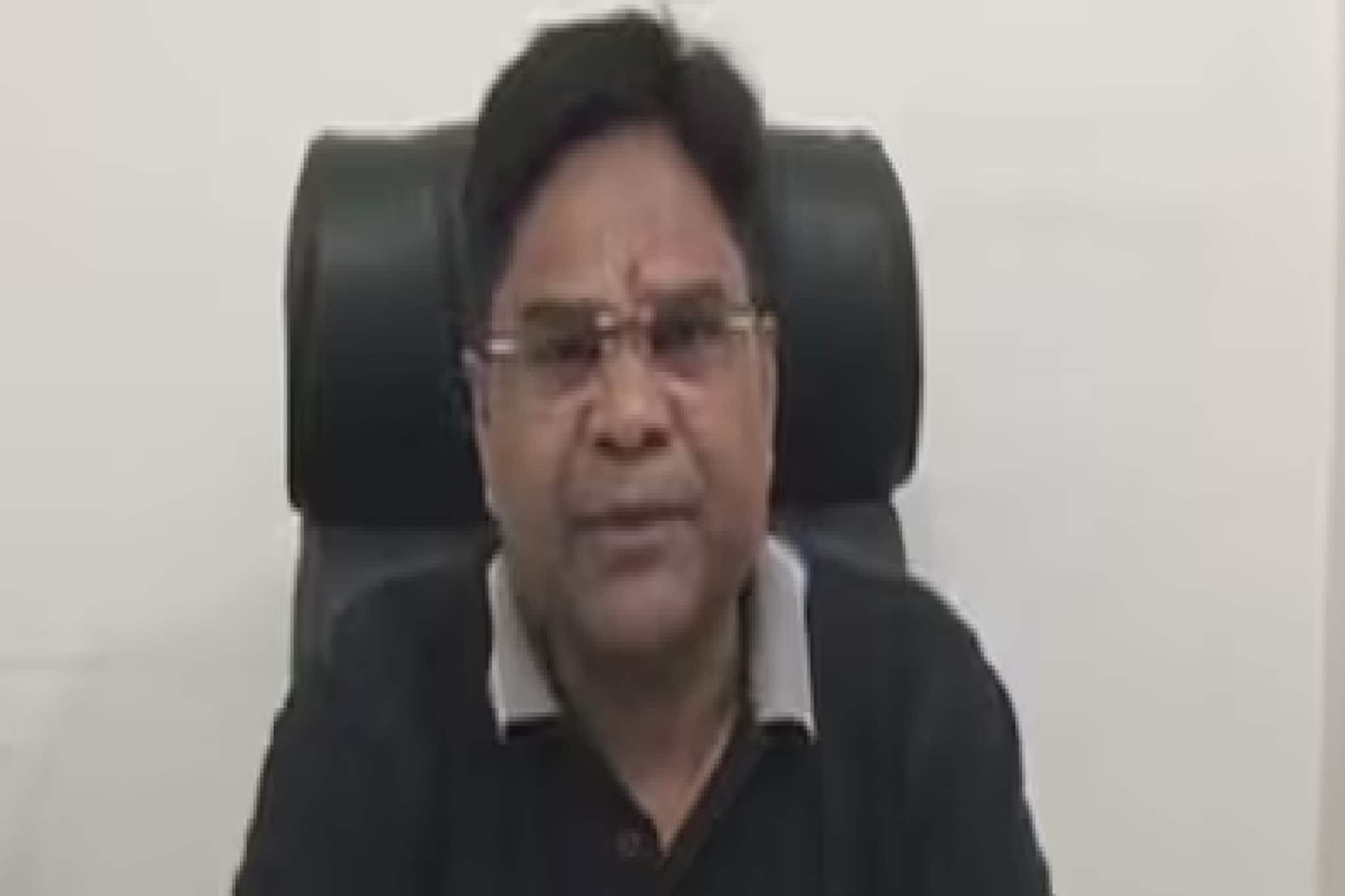 ‘২০ হাজার দিলেই বিয়েতে রাজি বিহারের মেয়েরা’! উত্তরাখণ্ডের মন্ত্রীর স্বামীর মন্তব্যে বিতর্ক ‘২০ হাজার দিলেই বিয়েতে রাজি বিহারের মেয়েরা’! উত্তরাখণ্ডের মন্ত্রীর স্বামীর মন্তব্যে বিতর্ক