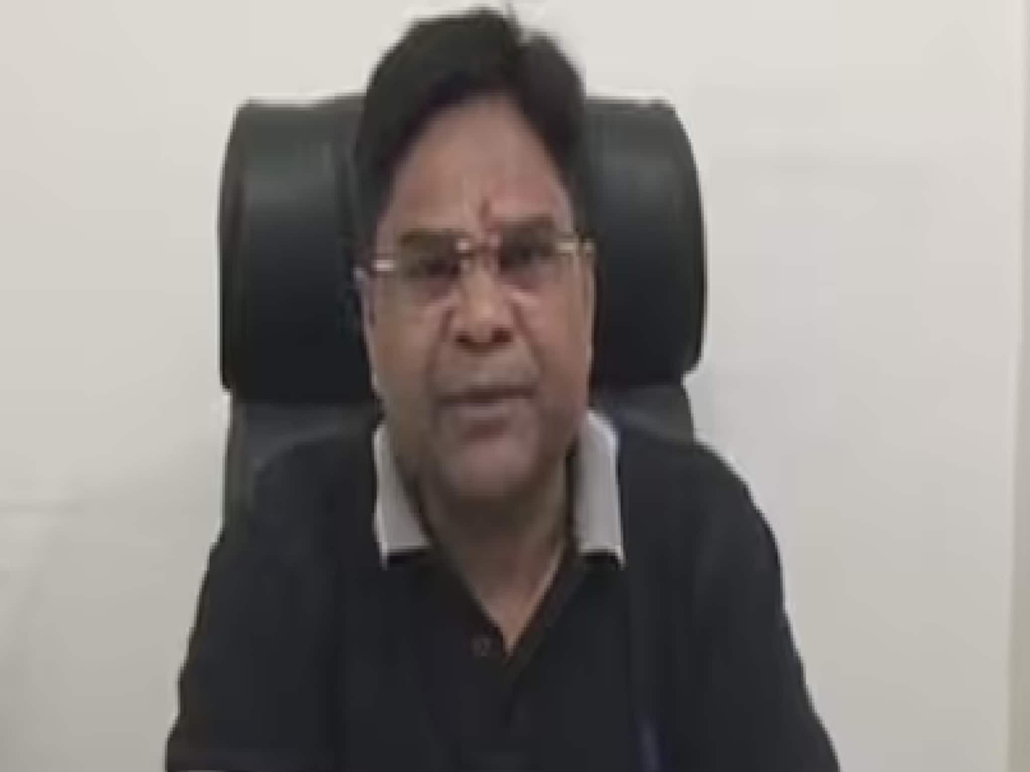 ‘২০ হাজারেই বিয়েতে রাজি বিহারের মেয়েরা’! উত্তরাখণ্ডের মন্ত্রীর স্বামীর মন্তব্যে বিতর্ক ‘২০ হাজারেই বিয়েতে রাজি বিহারের মেয়েরা’! উত্তরাখণ্ডের মন্ত্রীর স্বামীর মন্তব্যে বিতর্ক