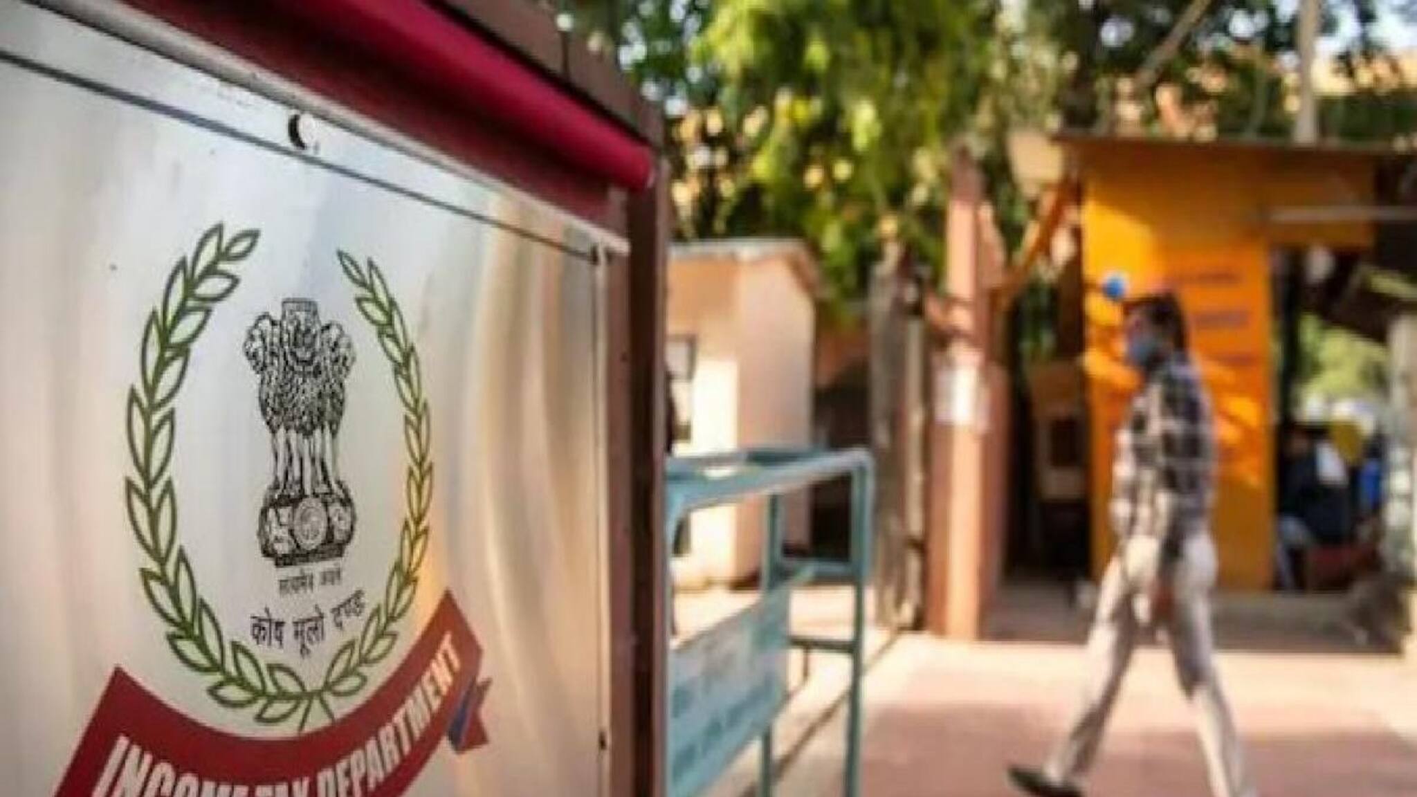 I-T Raid: অফিসে IT রেইড চলাকালীন ভয়ানক কাণ্ড, নিজেকে গুলি করে শেষ করে দেওয়ার অভিযোগ খোদ জনপ্রিয় ব্যবসায়ীর বিরুদ্ধে