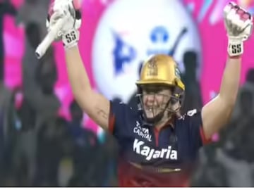 নাদিন ডি ক্লার্কের বিধ্বংসী ইনিংসে জয় আরসিবি-র নাদিন ডি ক্লার্কের বিধ্বংসী ইনিংসে জয় আরসিবি-র