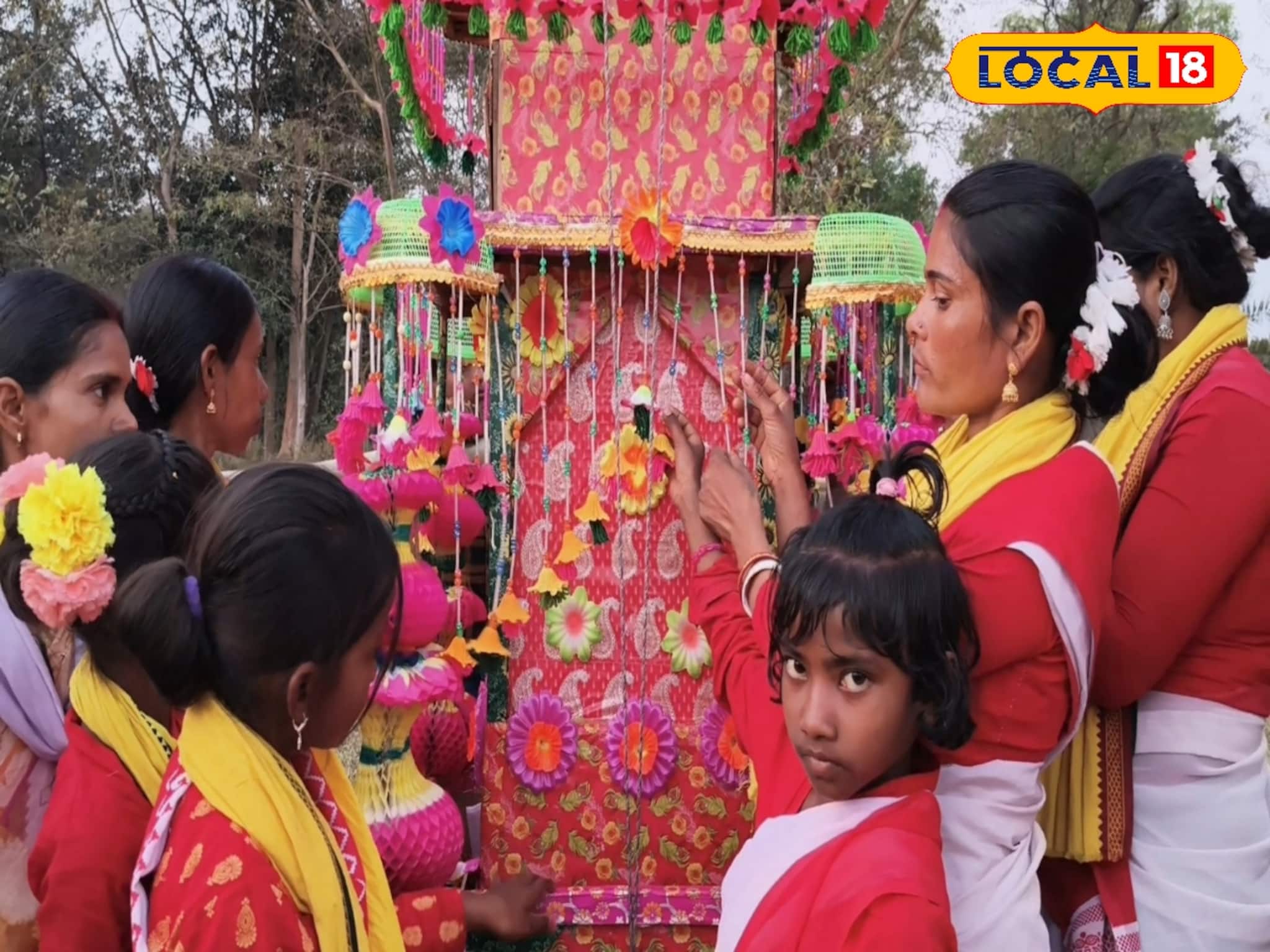 পুরুলিয়ার গৃহবধূদের হাতের কামাল! ৩৫ ফুটের টুসু চৌডল গড়ে নজির স্থাপন, রইল ঝলক পুরুলিয়ার গৃহবধূদের হাতের কামাল! ৩৫ ফুটের টুসু চৌডল গড়ে নজির স্থাপন, রইল ঝলক