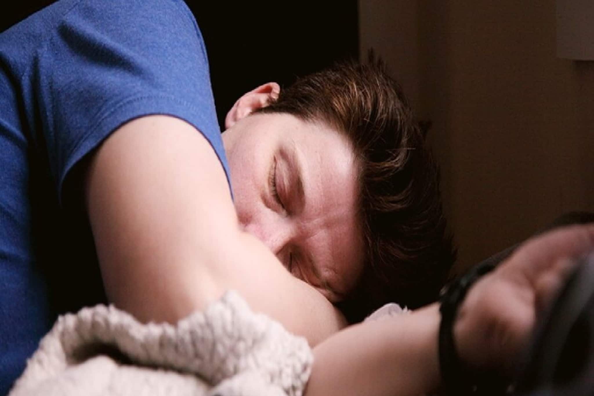 বেশি ঘুম বিপদ, কম ঘুম তো আরও বিপদ! ঘুমের 'পারফেক্ট' সময় কী? জানুন