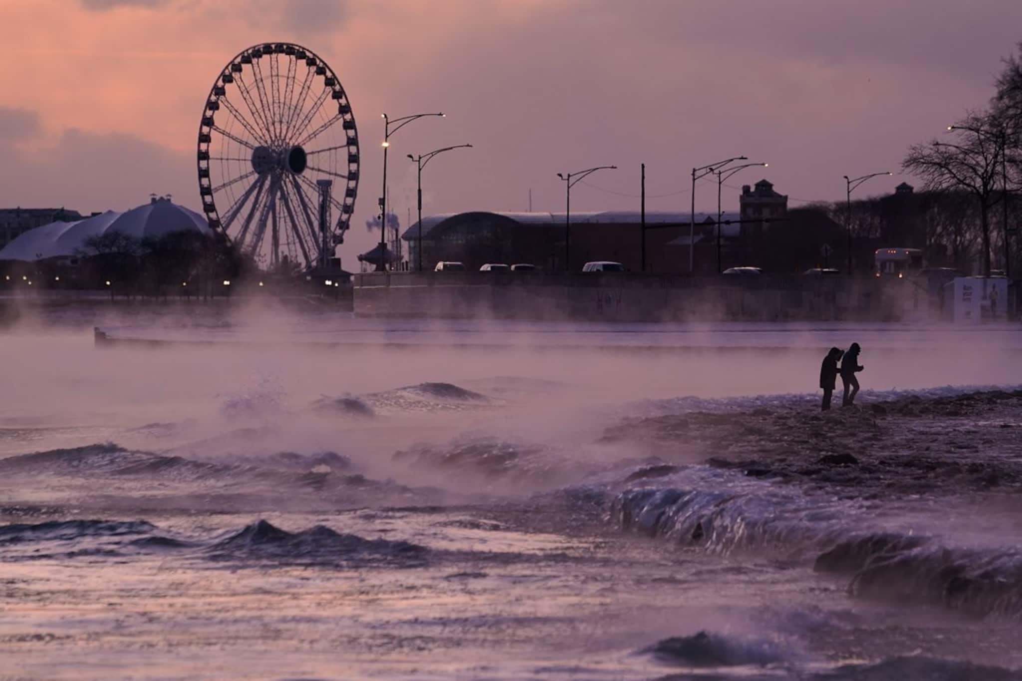 ভয়াবহ তুষারঝড়ের কবলে আমেরিকা ! ১৮০০-র বেশি ফ্লাইট বাতিল, বিপর্যস্ত জনজীবন