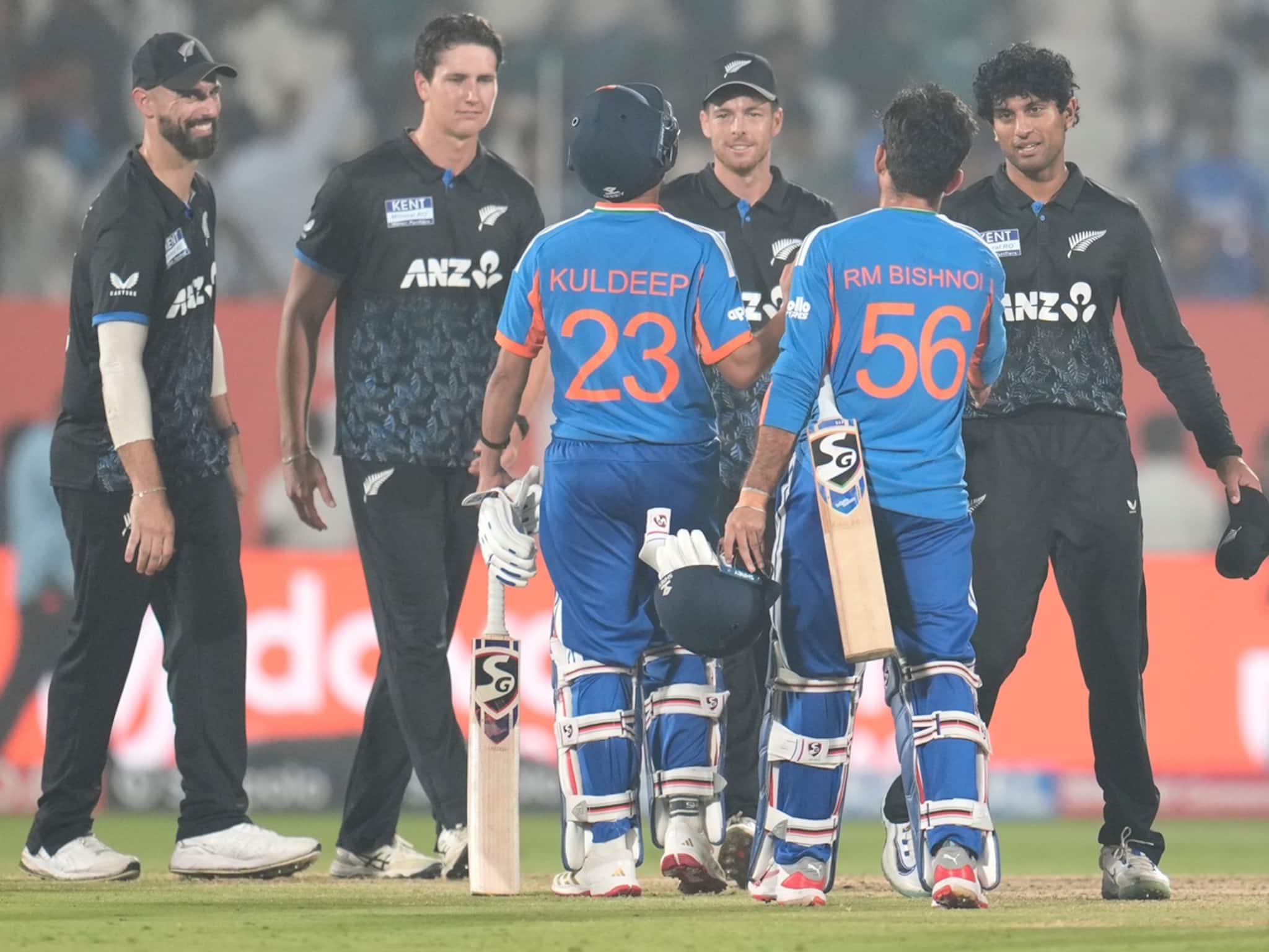 চতুর্থ টি২০-তে হারের পর গম্ভীরের ‘ফেভারিট’ ক্রিকেটারই এখন সবচেয়ে বড় ভিলেন! হতাশ ফ্যানরা চতুর্থ টি২০-তে হারের পর গম্ভীরের ‘ফেভারিট’ ক্রিকেটারই এখন সবচেয়ে বড় ভিলেন! হতাশ ফ্যানরা