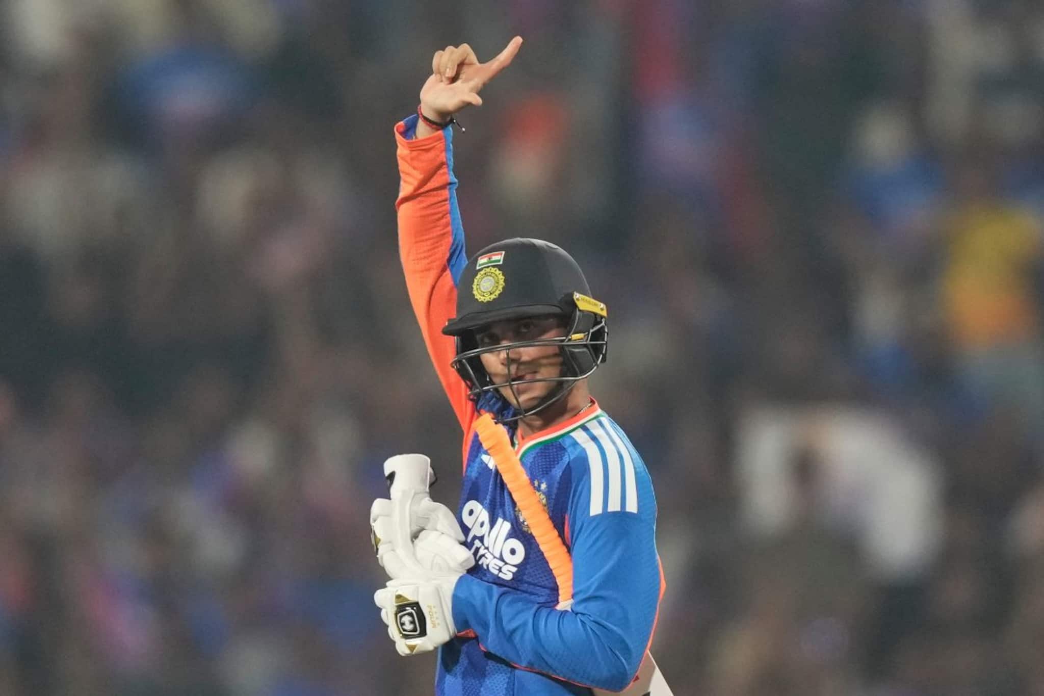 বিধ্বংসী ইনিংসে জোড়া বিশ্বরেকর্ড অভিষেক শর্মার, পেছনে ফেললেন একের পর এক তারকাদের