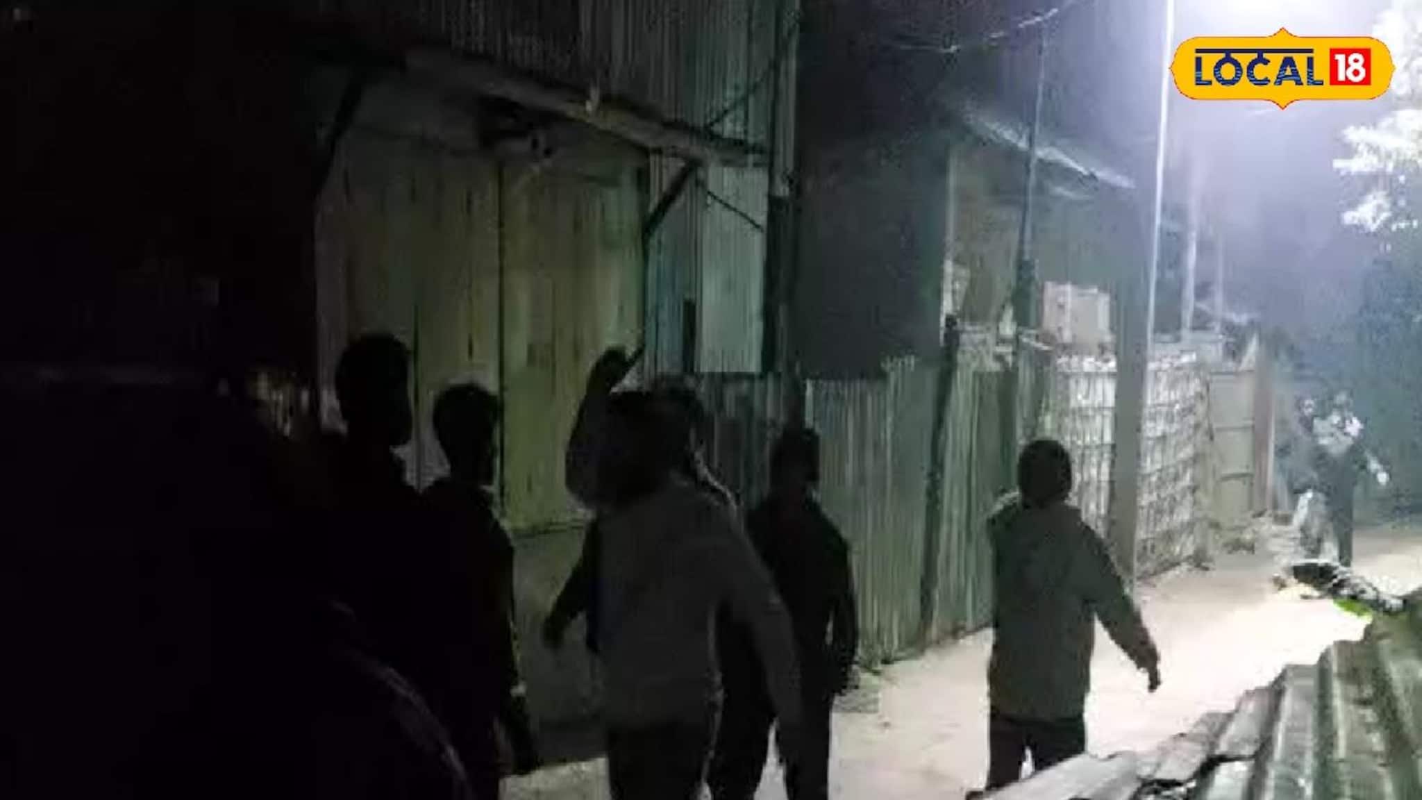 টাকা নিয়ে বিবাদ, মধ্যরাতে তুলকালাম! দুই গোষ্ঠীর লড়াই থামাতে গিয়ে আক্রান্ত খোদ পুলিশ