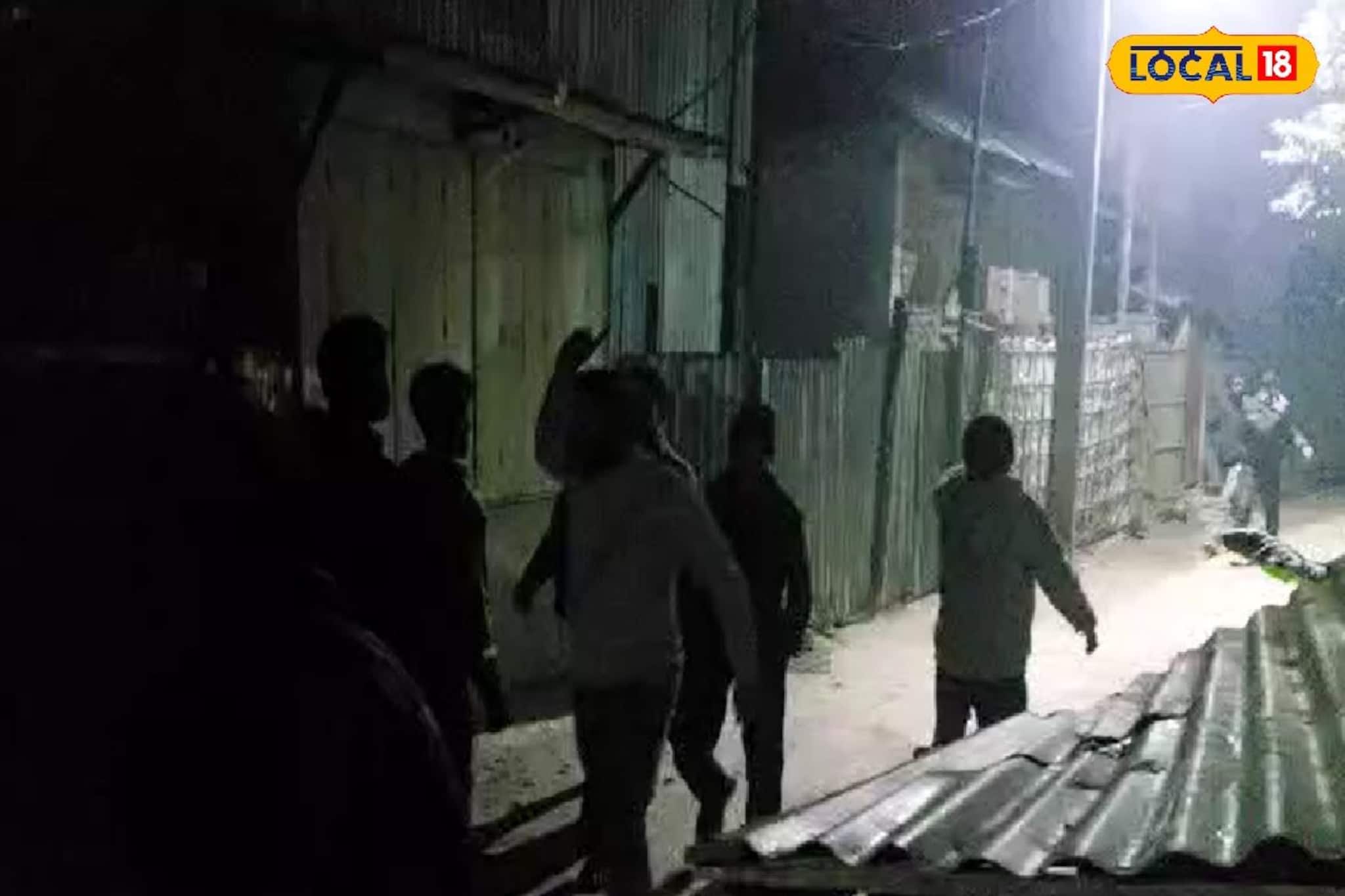 টাকা নিয়ে বিবাদ, মধ্যরাতে তুলকালাম! দুই গোষ্ঠীর লড়াই থামাতে গিয়ে আক্রান্ত খোদ পুলিশ