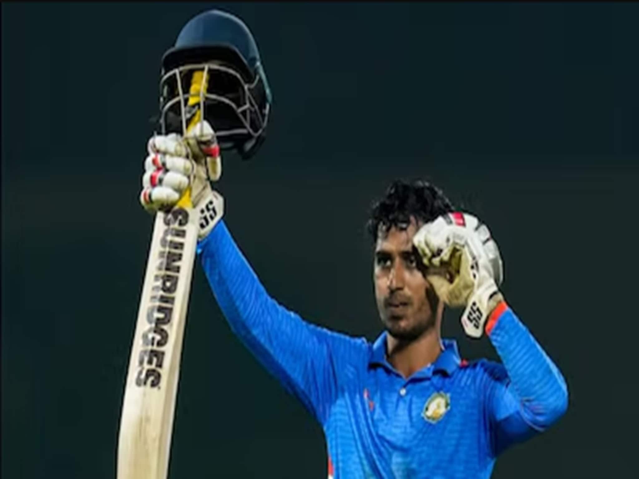 ছুঁয়ে ফেললেন কিংবদন্তির বিশ্বরেকর্ড, ব্যাট হাতে ঝড় ভারতীয় ওপেনারের! ক্রিকেট মহলে শোরগোল