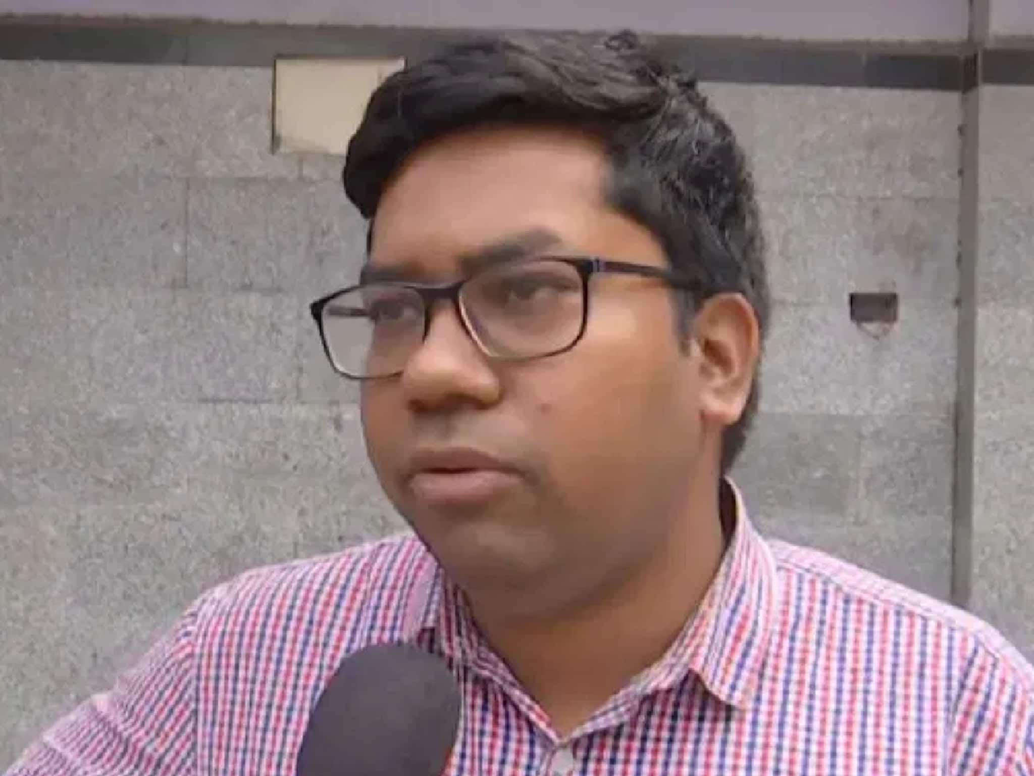 পোস্টিং নিয়ে প্রতিহিংসার রাজনীতি করছে রাজ্য! চিকিৎসক সংগঠনের পদ ছেড়ে দাবি অনিকেতের