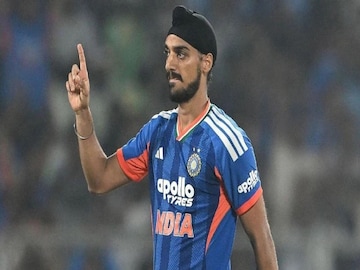 প্রথমবার পাঁচ উইকেটই নয়, পাওয়ার প্লে-র কিং হলেন অর্শদীপ, তৈরি হল ইতিহাস