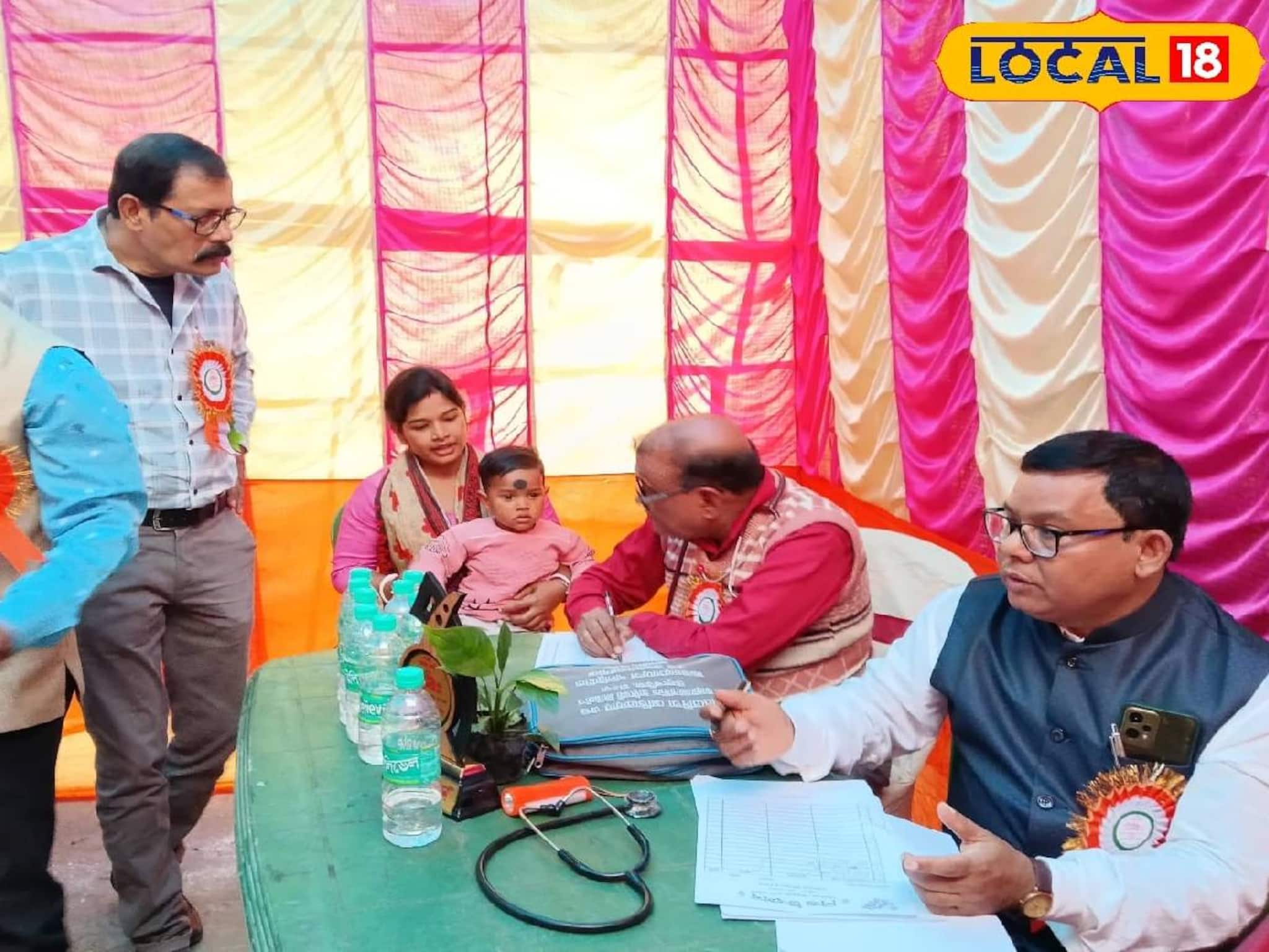 কোলের শিশুদের জমাটি প্রতিযোগিতা! হাওড়ায় ২০ বছরের প্রাচীন 'বেবি শো' কোলের শিশুদের জমাটি প্রতিযোগিতা! হাওড়ায় ২০ বছরের প্রাচীন 'বেবি শো'