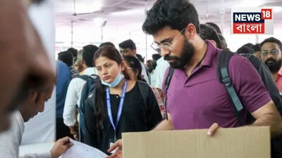 মুম্বই: দীর্ঘ ৯ বছর পরে নিজের শহরের মেয়র নির্বাচনের জন্য ভোট দিচ্ছে দেশের বাণিজ্য রাজধানী মুম্বই৷ বৃহস্পতিবার, ১৫ জানুয়ারি বৃহন্মুম্বই মিউনিসিপ্যাল কর্পোরেশনের (BMC) ২২৭ টি ওয়ার্ডের প্রার্থীর ভাগ্য নির্ধারন করবেন শহরবাসী৷ আগামিকাল, ১৬ জানুয়ারি সকাল ১০টা থেকে শুরু হবে গণনা৷ বৃহস্পতিবার সকাল সাড়ে ৭টা থেকে গ্রেটার মুম্বই জুড়ে শুরু হয়েছে ভোটগ্রহণ৷ চলবে বিকেল সাড়ে ৫টা  পর্যন্ত৷ 