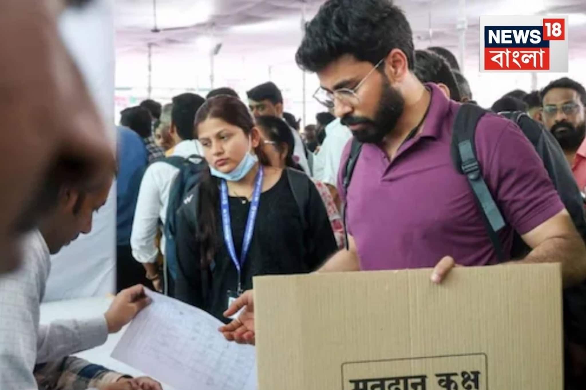 পুরভোট ঘিরে জমজমাট মুম্বই...২০ বছর পরে হাত ধরেছেন ‘ঠাকরে ব্রাদার্স’, একা লড়ছে অজিতের NCP পুরভোট ঘিরে জমজমাট মুম্বই...২০ বছর পরে হাত ধরেছেন ‘ঠাকরে ব্রাদার্স’, একা লড়ছে অজিতের NCP