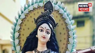 অযোধ্যার জ্যোতিষী পণ্ডিত কল্কি রামের মতে, মাঘ মাসের শুক্লপক্ষের পঞ্চমী তিথি ২৩ জানুয়ারি ভোর ২:২৮ মিনিটে শুরু হবে এবং পরের দিন, ২৪শে জানুয়ারি রাত ১:৪৬ মিনিটে শেষ হবে। তাহলে কোন দিনে সরস্বতী পুজো করা বেশি শুভ হবে?