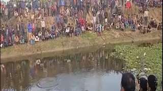বাংলাদেশের পুকুর থেকে উদ্ধার সংখ্যালঘু যুবকের দেহ৷ বাংলাদেশের পুকুর থেকে উদ্ধার সংখ্যালঘু যুবকের দেহ৷