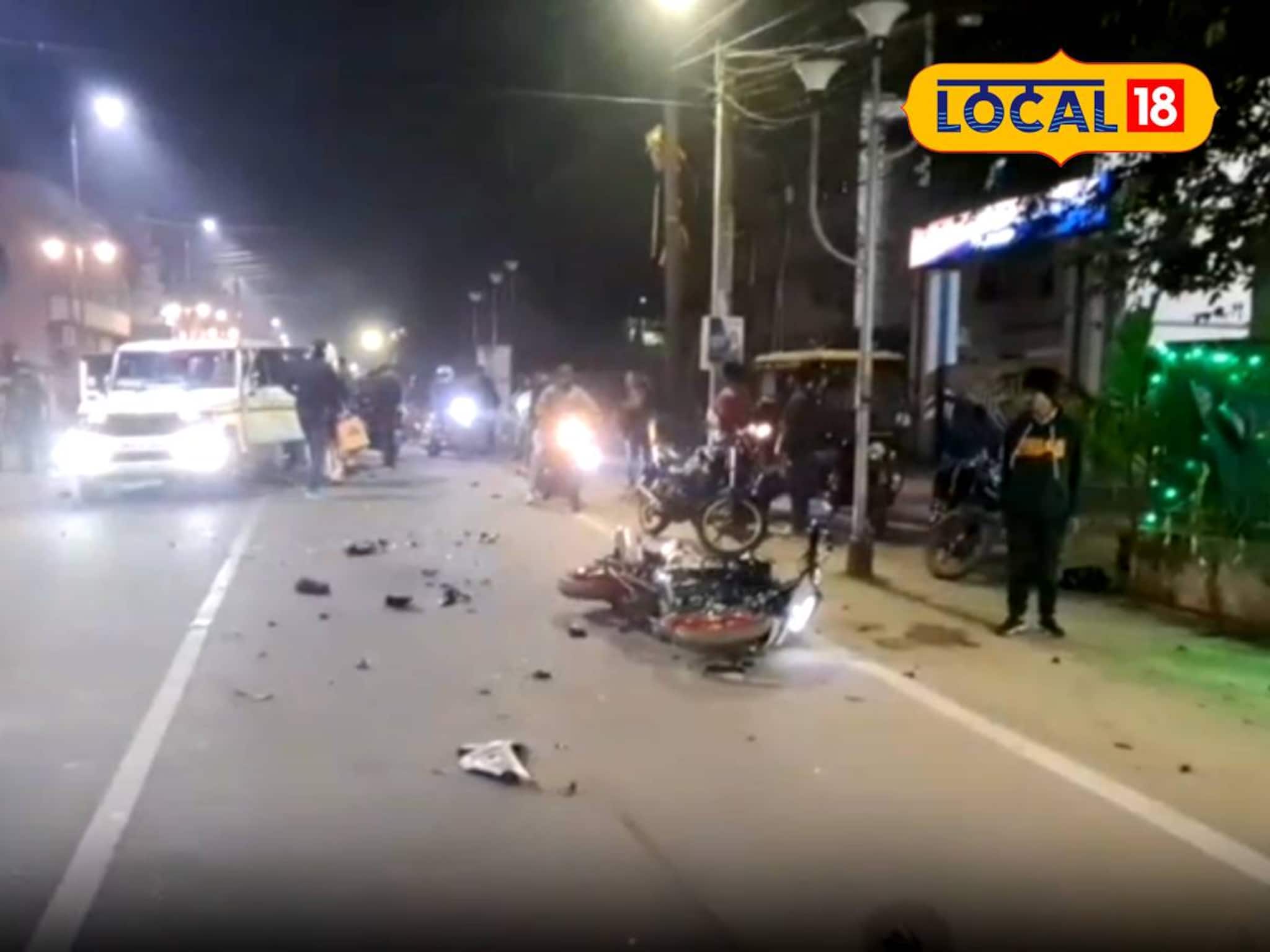 শীতের রাতে বাঁকুড়ায় ভয়াবহ বাইক দুর্ঘটনা! রাস্তায় ছিটকে পড়ে আহত ৪ যুবক