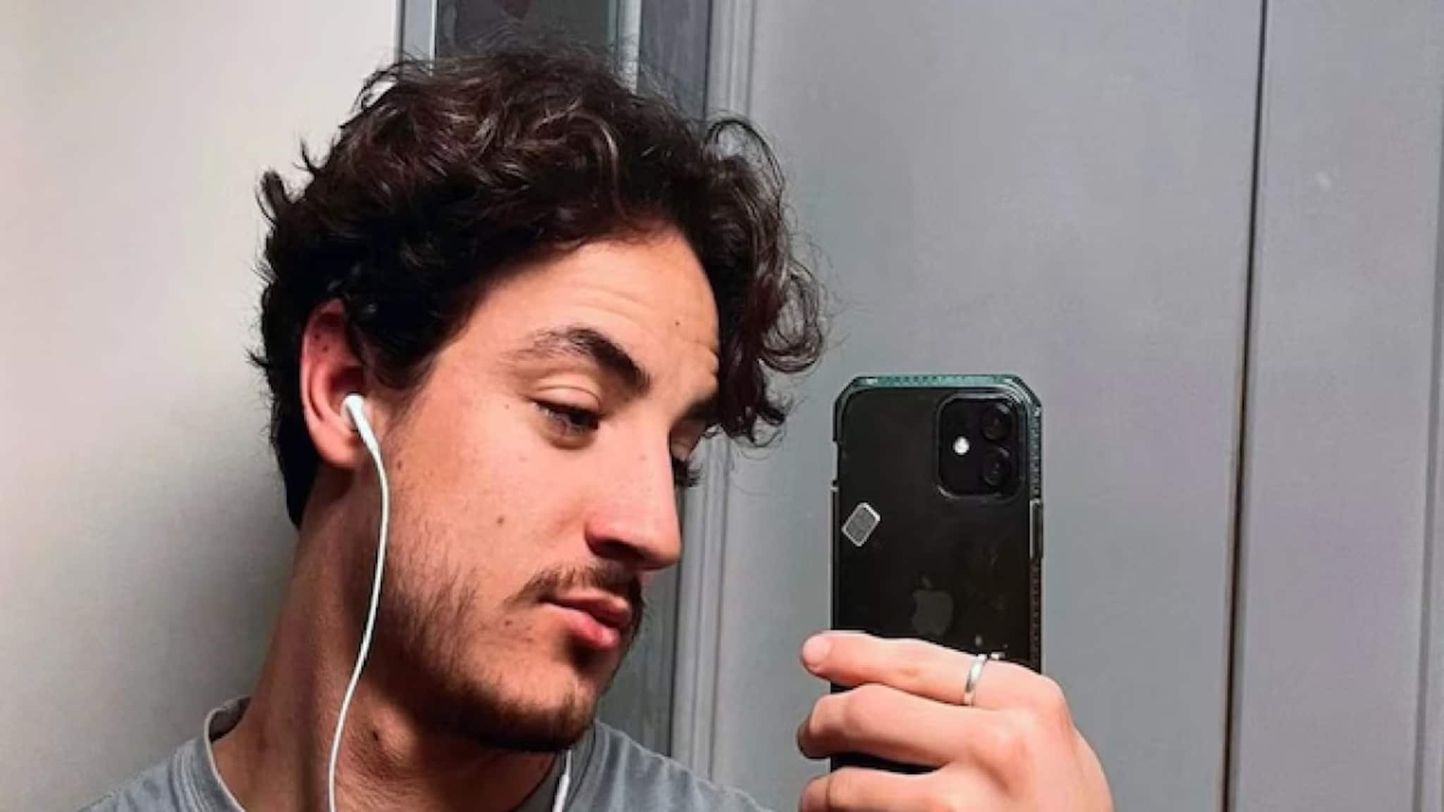 Sad Story: ২৪ বছরের ছেলের গালে দাড়ি ওঠেনি? দেড় লক্ষ টাকায় অস্ত্রোপচার করে এমন 'মরণফাঁদ'! সব শেষ ৩ মাসে