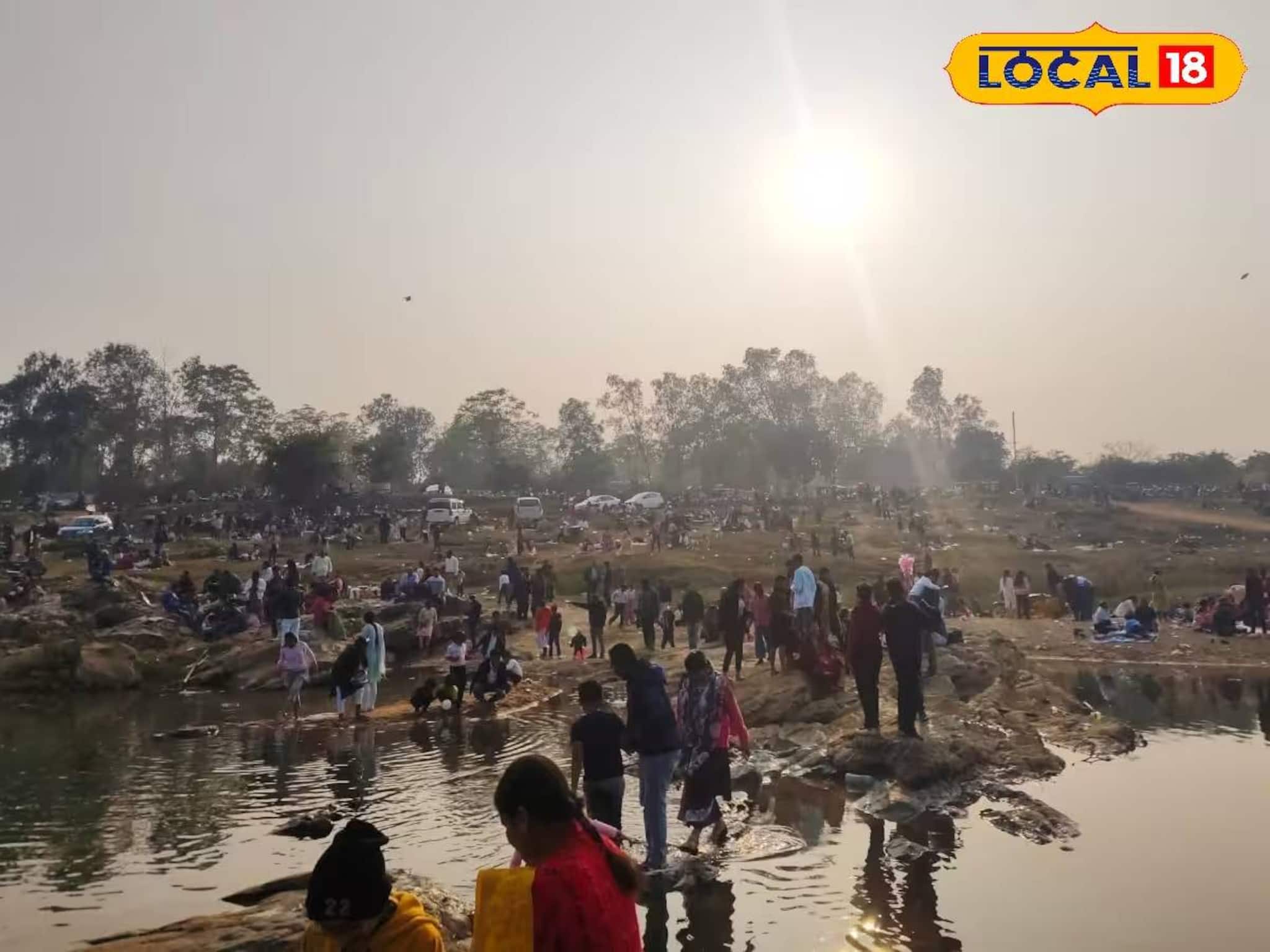 প্রকৃতির কোলে মনোরম পিকনিক স্পট! অজয়ের তীরে হইহুল্লোড়ে জমে যাবে চড়ুইভাতি প্রকৃতির কোলে মনোরম পিকনিক স্পট! অজয়ের তীরে হইহুল্লোড়ে জমে যাবে চড়ুইভাতি