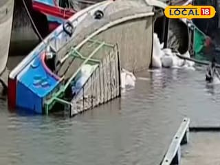 উল্টে যাওয়া নৌকা