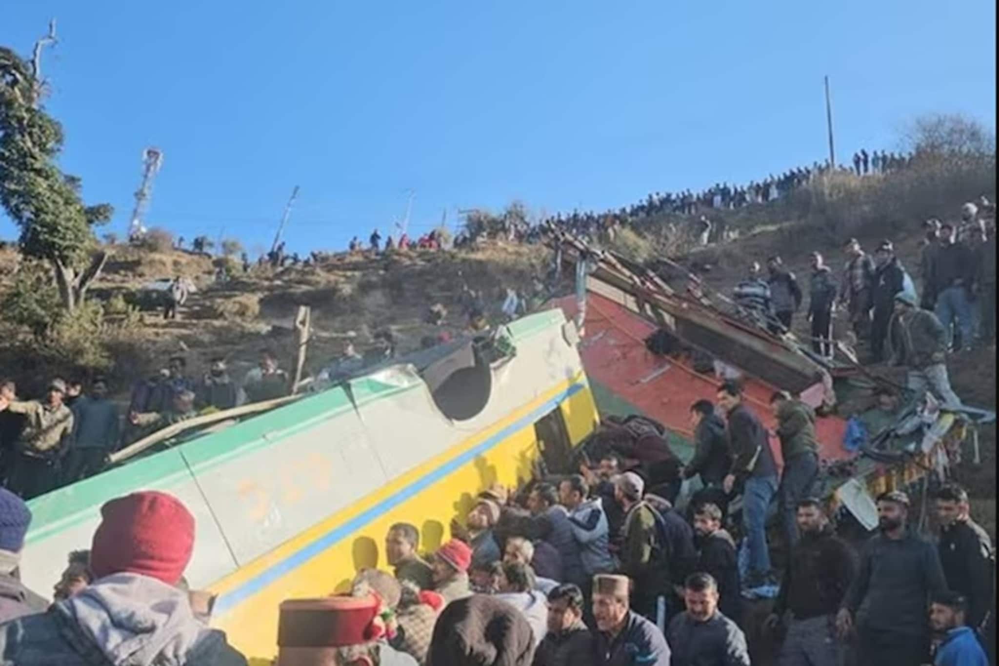 Himachal Pradesh Bus Accident: ৩০০ মিটার গভীর খাদে বাস, হিমাচল প্রদেশে ভয়াবহ দুর্ঘটনায় মৃত অন্তত ৭! আহত বহু Himachal Pradesh Bus Accident: ৩০০ মিটার গভীর খাদে বাস, হিমাচল প্রদেশে ভয়াবহ দুর্ঘটনায় মৃত অন্তত ৭! আহত বহু