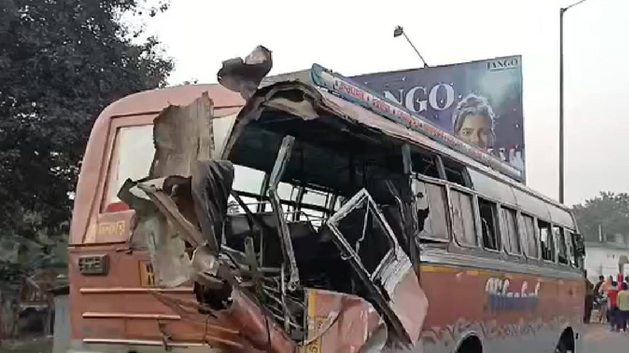 নদিয়ার ধুবুলিয়াতে ভয়াবহ দুর্ঘটনা! দুটি বাসের সংঘর্ষে তছনছ, মৃ*ত ৩, আহত বহু