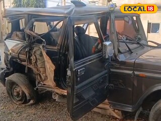 পুলিশের গাড়িতে বাসের ধাক্কা, মৃত হোমগার্ড