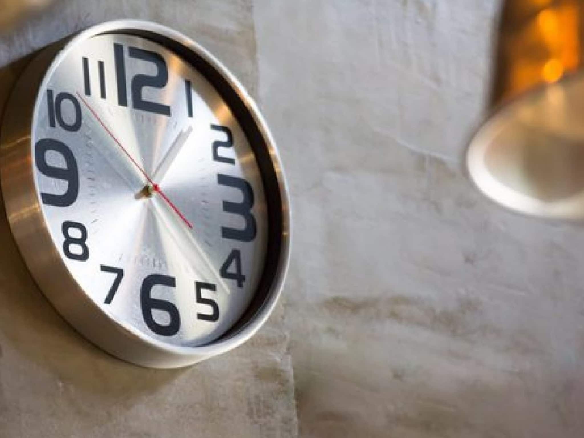 আপনার বাড়ির ঠিক কোন দিকে ঘড়ি থাকলে শুভ! ভাগ্যের চাকা ঘুরে যাবে, জেনে রাখুন আপনার বাড়ির ঠিক কোন দিকে ঘড়ি থাকলে শুভ! ভাগ্যের চাকা ঘুরে যাবে, জেনে রাখুন