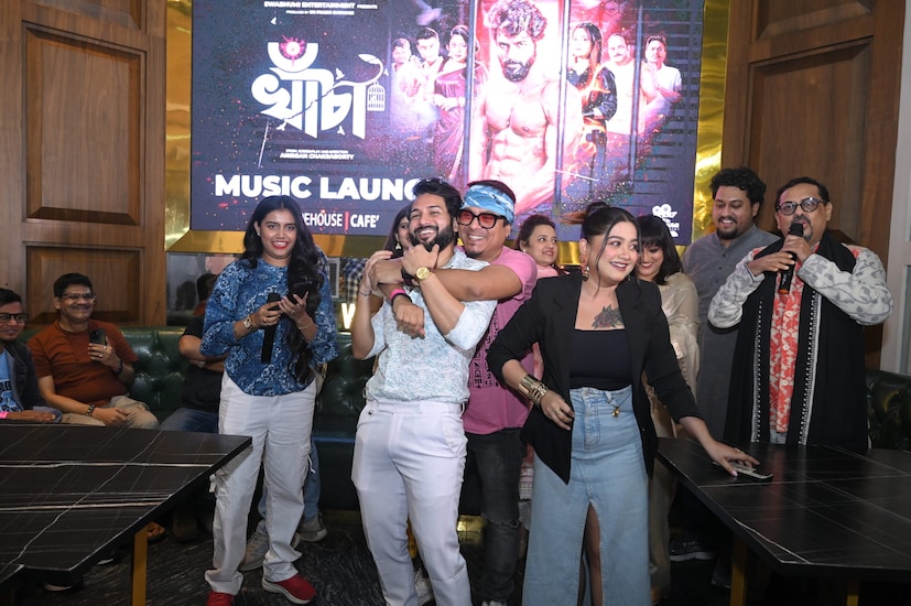 অনেকেই বলেন চলচ্চিত্রও ঠিক সাহিত্যের মতো সমাজের দর্পণ। ৬ ফেব্রুয়ারি, ২০২৬ তারিখে প্রেক্ষাগৃহে মুক্তির অপেক্ষায় থাকা খাঁচা নামের ছবি সেই কথা সত্যি প্রমাণ করে দিয়েছে। সম্প্রতি হয়ে গেল ছবির মিউজিক লঞ্চ ৷ অনেকেই বলেন চলচ্চিত্রও ঠিক সাহিত্যের মতো সমাজের দর্পণ। ৬ ফেব্রুয়ারি, ২০২৬ তারিখে প্রেক্ষাগৃহে মুক্তির অপেক্ষায় থাকা খাঁচা নামের ছবি সেই কথা সত্যি প্রমাণ করে দিয়েছে। সম্প্রতি হয়ে গেল ছবির মিউজিক লঞ্চ ৷