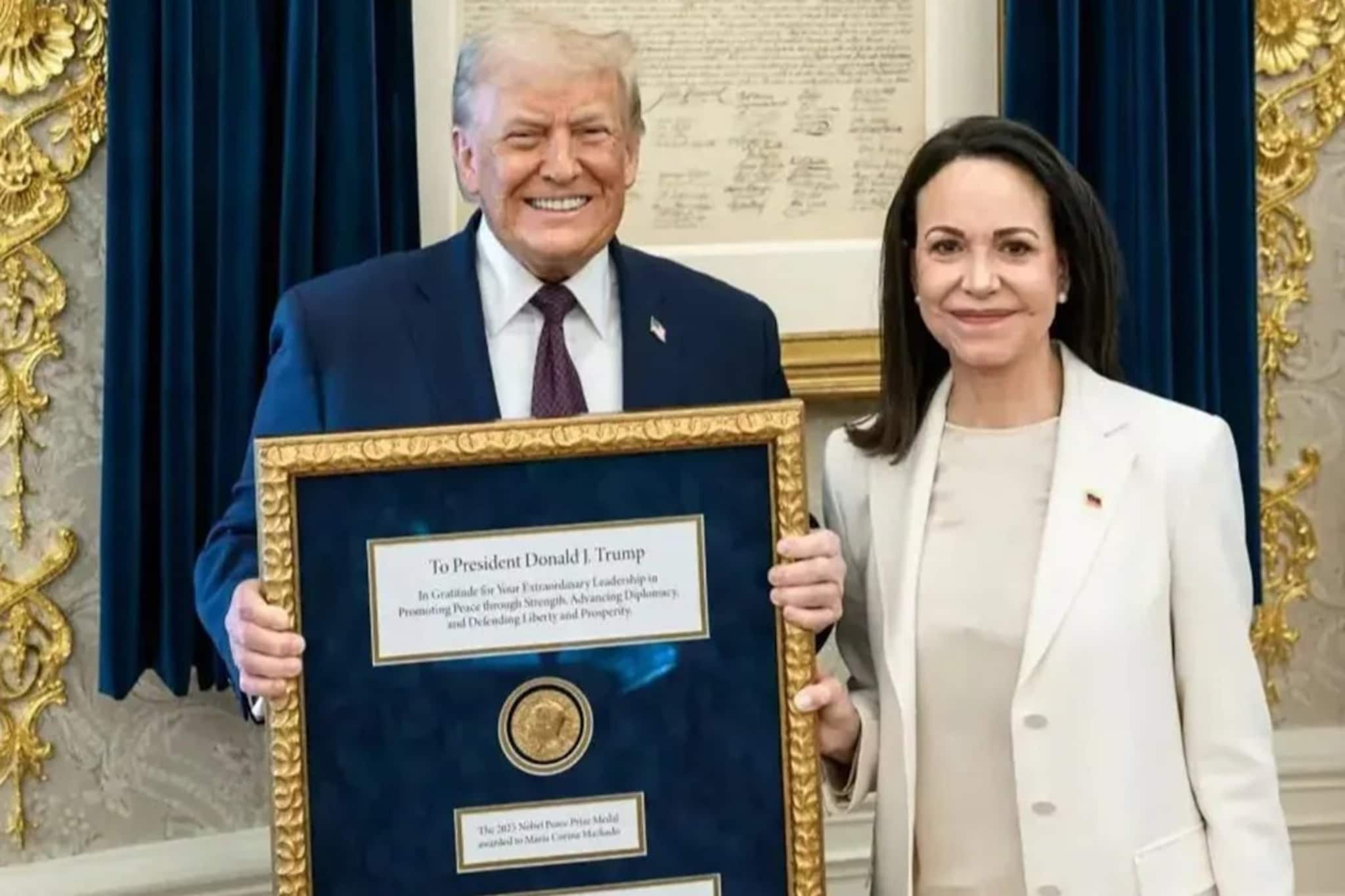 ‘নোবেল প্রাপ্তি’ ট্রাম্পের ! নিজের পুরস্কার মার্কিন প্রেসিডেন্টের হাতে তুলে দিলেন মাচাদো