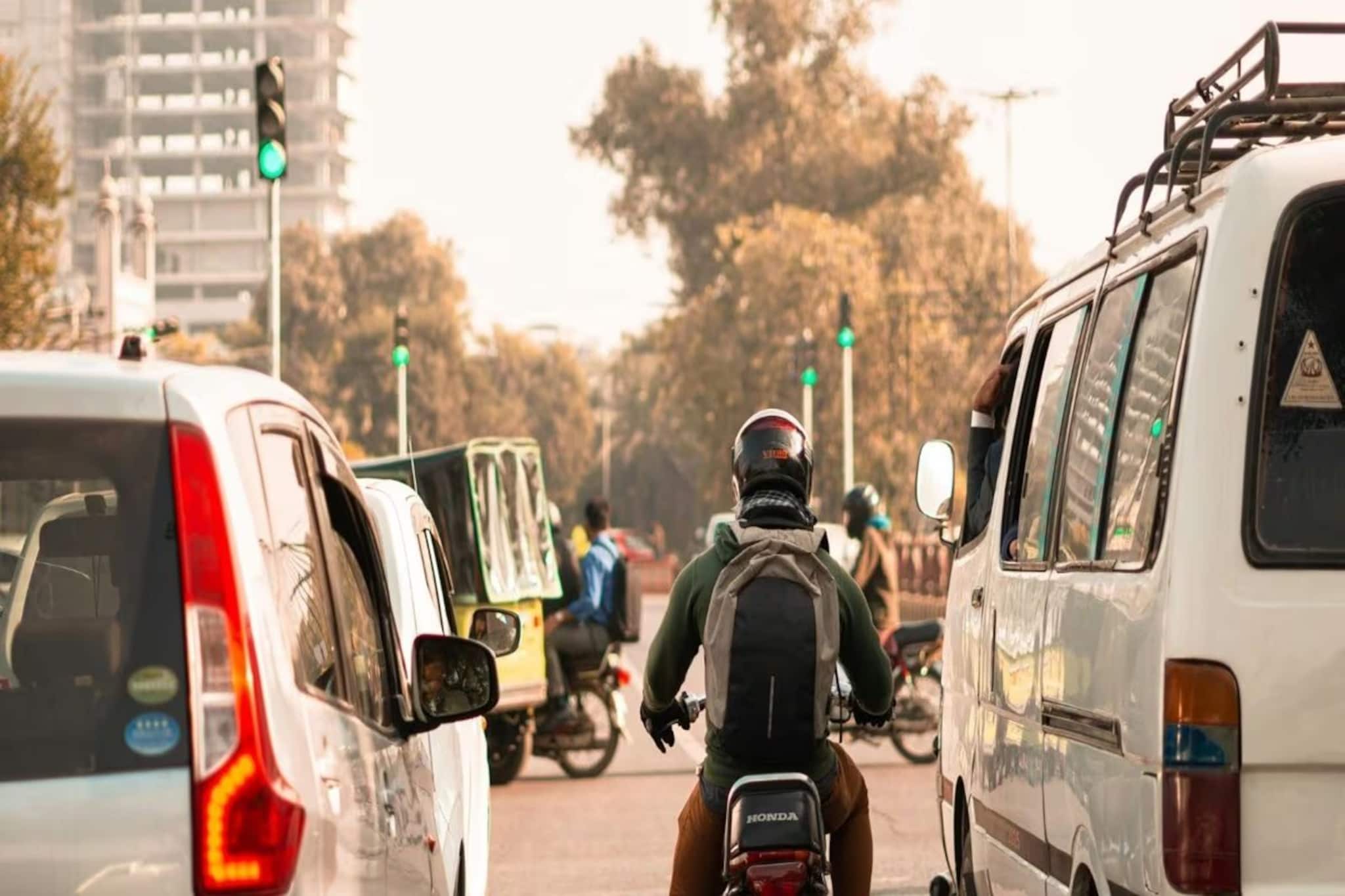 সাবধান, এখন বছরে পাঁচবার ট্রাফিক নিয়ম ভঙ্গ করলেই ড্রাইভিং লাইসেন্স বাতিল হয়ে যাবে ?