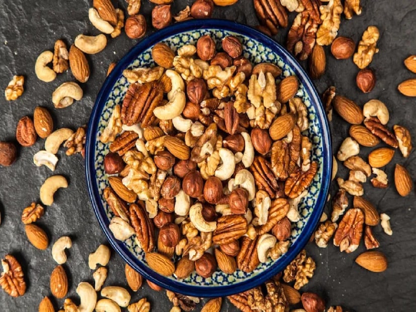 বিভিন্ন ড্রাই ফুডের সঙ্গে এই ফল খাওয়ার অভ্যাস আছে অনেকের। কেউ কেউ আবার সকালে খালি পেটে এটি খেয়ে থাকেন। কিন্তু আপনি কি জানেন, সকালে খালি পেটে আখরোট খেলে শরীরের কী কী পরিবর্তন ঘটে? (Disclaimer: এই প্রতিবেদনটি কেবলমাত্র সাধারণ তথ্যের জন্য, তাই বিস্তারিত জানতে হলে সর্বদা বিশেষজ্ঞের পরামর্শ নিন।) বিভিন্ন ড্রাই ফুডের সঙ্গে এই ফল খাওয়ার অভ্যাস আছে অনেকের। কেউ কেউ আবার সকালে খালি পেটে এটি খেয়ে থাকেন। কিন্তু আপনি কি জানেন, সকালে খালি পেটে আখরোট খেলে শরীরের কী কী পরিবর্তন ঘটে? (Disclaimer: এই প্রতিবেদনটি কেবলমাত্র সাধারণ তথ্যের জন্য, তাই বিস্তারিত জানতে হলে সর্বদা বিশেষজ্ঞের পরামর্শ নিন।)