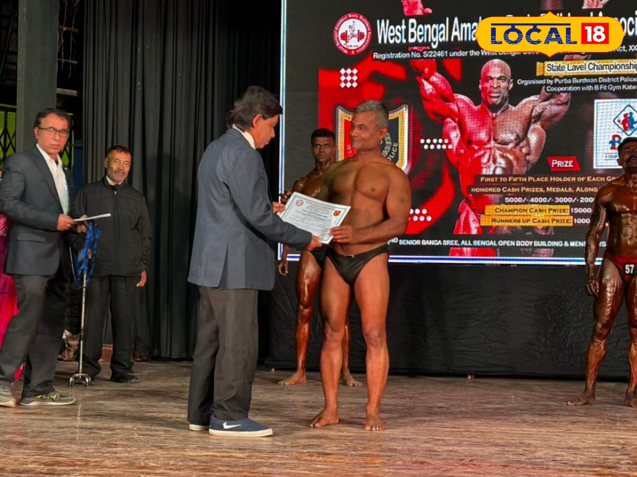 তাবড় চেহারাদের দাপুটে আবির্ভাব কাটোয়ায়! রাজ্যস্তরের বডিবিল্ডিং প্রতিযোগিতার আয়োজন