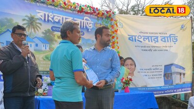 বাংলা বাড়ি প্রকল্পের আর্থিক সহায়তা তুলে দেওয়া হচ্ছে