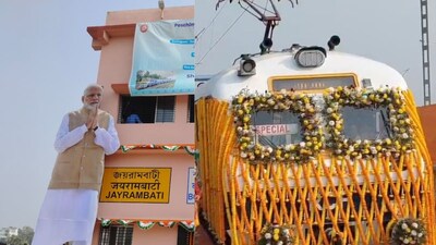 প্রধানমন্ত্রীর হাত ধরে 'মা' এর গাঁয়ে গড়াল রেলের চাকা, খুশির জোয়ারে ভাসলো 'মা' এর গাঁ জয়রামবাটির মানুষ