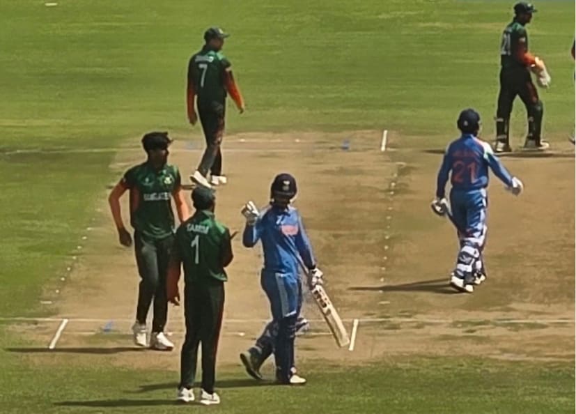 Vaibhav Abrar's arrogance was completely explained by the Indian team to bat first. India did not start well, losing two wickets with just 12 runs to spare. However, Vaibhav Suryavanshi was in good form in this match, hitting fours and sixes in his usual aggressive style. Bangladeshi players got fed up with Vaibhav's explosive batting and tried to face the Indian star. Meanwhile, a heated exchange ensued between Bangladesh's top-order batsman Jawad Abrar and Vaibhav Suryavanshi. Jawad said something to Vaibhav Suryavanshi, after which Vaibhav pointed a finger at the Bangladeshi cricketer and scolded him. A picture of this conversation between the two is going viral.