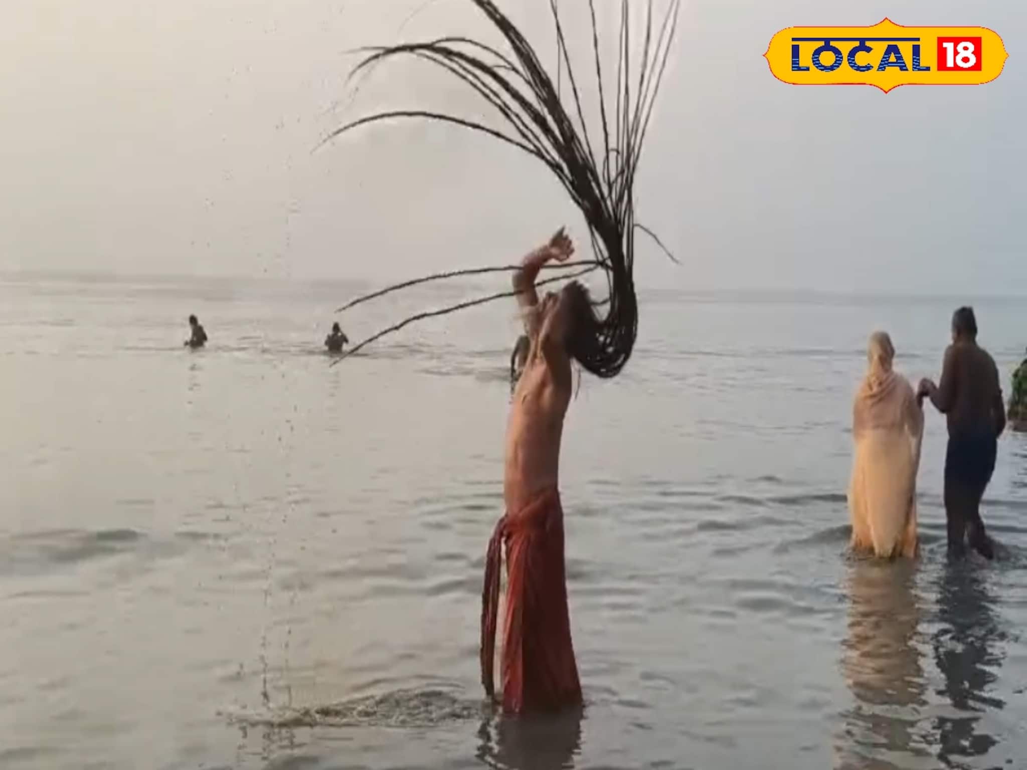 'গঙ্গা মাইকি জয়'! সংক্রান্তির পবিত্র লগ্নে পুণ্যার্জনের আশায় ডুব সাধু থেকে গৃহীর, দেখুন