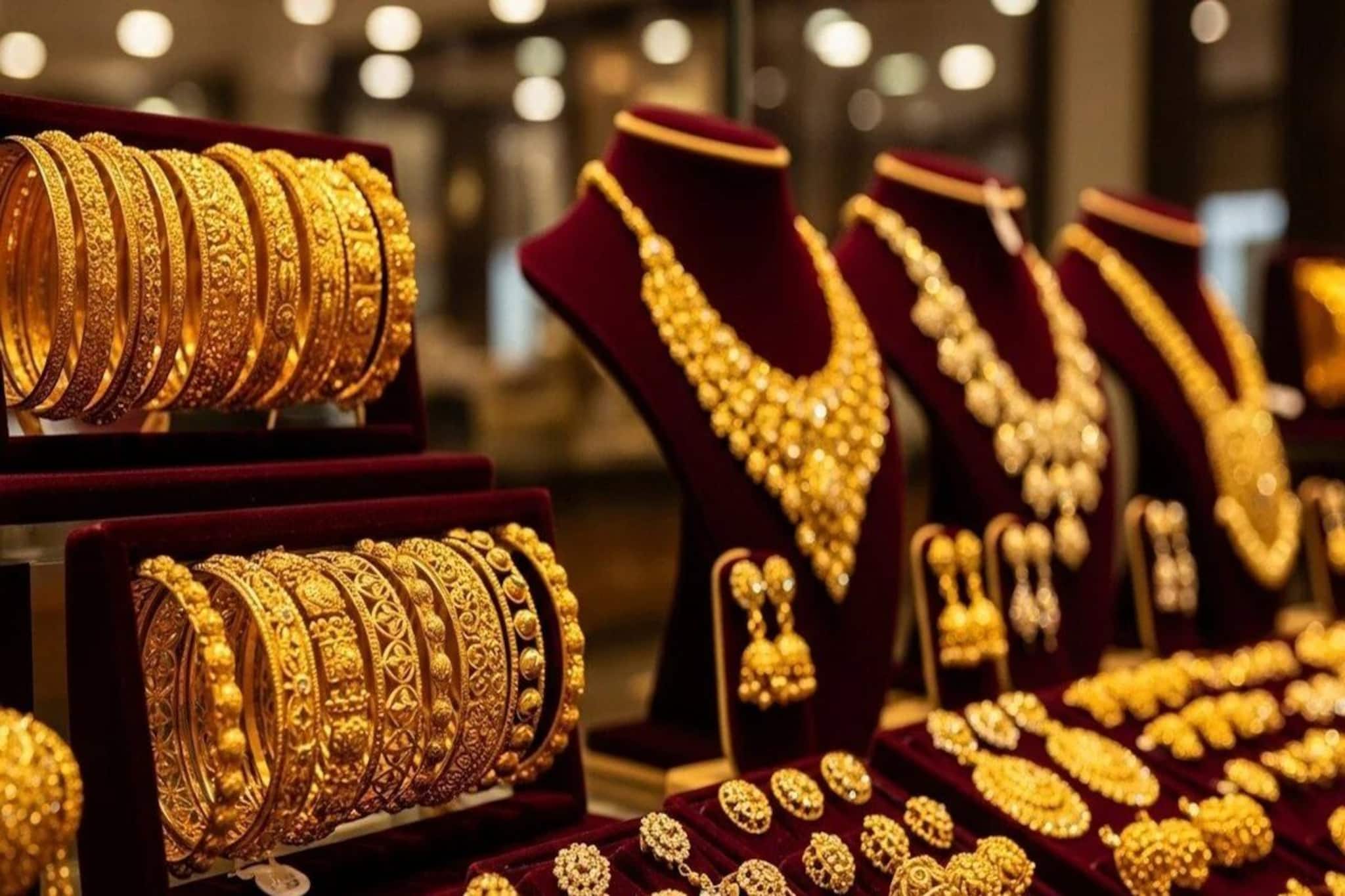 Shocking Gold Price: বড় ধাক্কা ! বিপুল দাম বাড়ল সোনার, কোথায় গিয়ে থামবে ?