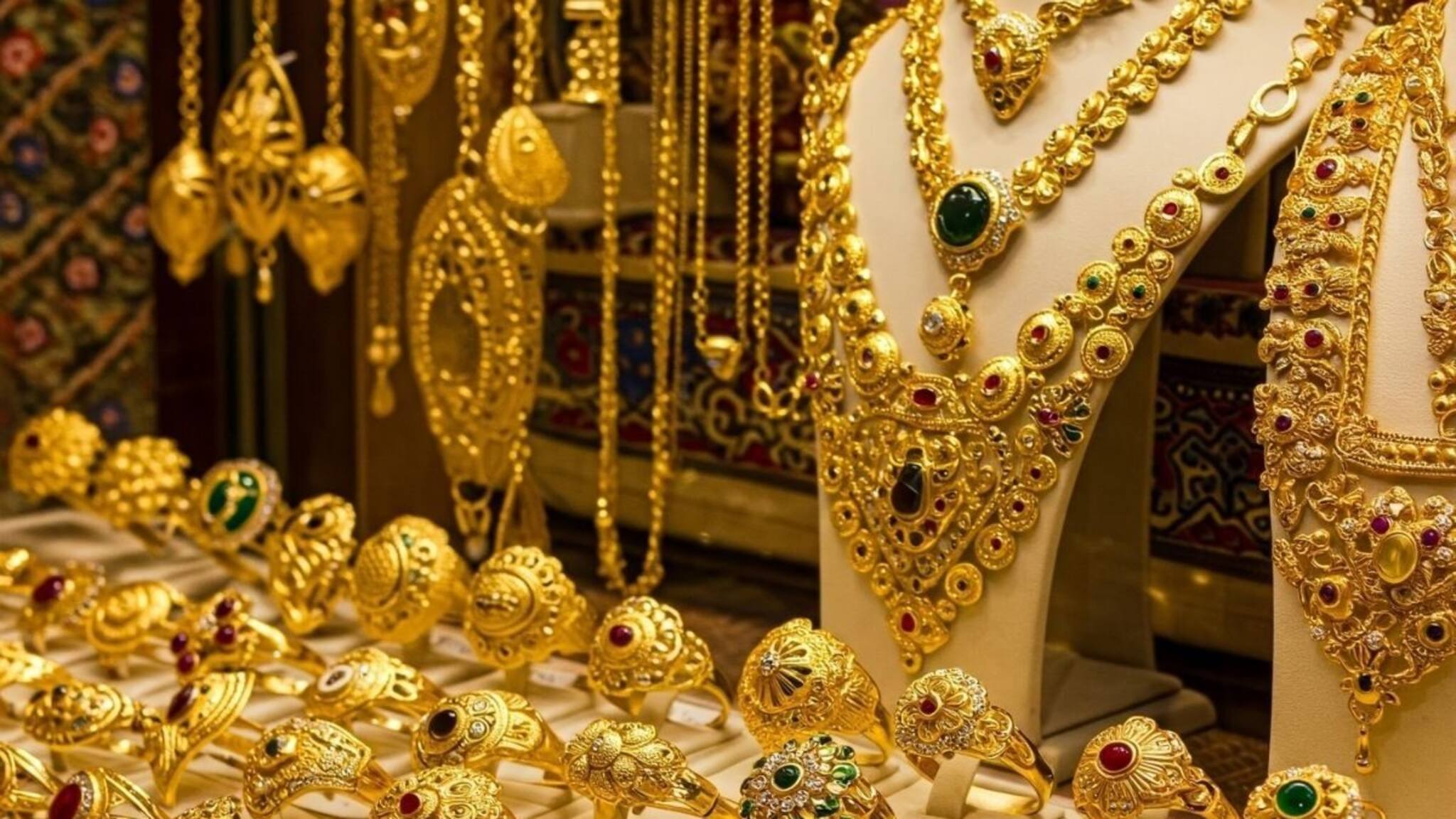 Gold Price: দুবাই থেকে ভারতে সোনা নিয়ে আনলে কত টাকা বাঁচবে জানেন ?