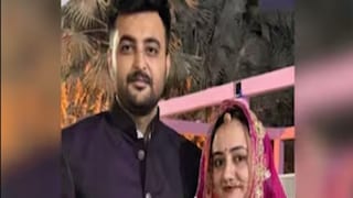 কংগ্রেস সাংসদের শক্তিসিনহ গোহিলের ভাইপো যশকুমার এবং তাঁর স্ত্রী রাজেশ্বরী৷ 