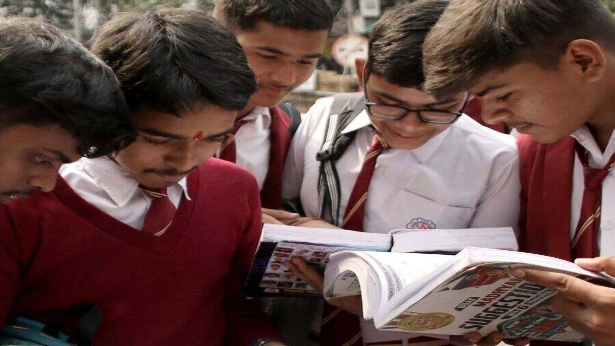 HS Exam 2026: 'জানুয়ারির শেষদিকে বই পেয়ে, ফেব্রুয়ারিতেই উচ্চ মাধ্যমিক', প্রথম পরীক্ষার পর অভিযোগ অভিভাবকদের