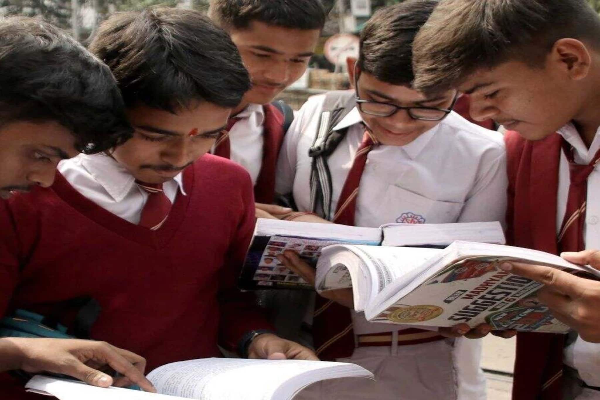 উচ্চ মাধ্যমিকের চতুর্থ সেমিস্টারের মডেল প্রশ্নপত্র কবে পাবেন পরীক্ষার্থীরা? জানাল সংসদ