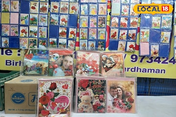 স্মার্টফোনের দৌরাত্ম্যে অতীতের হৃদস্পন্দন গ্রিটিংস কার্ড আজ ধূসর স্মৃতি স্মার্টফোনের দৌরাত্ম্যে অতীতের হৃদস্পন্দন গ্রিটিংস কার্ড আজ ধূসর স্মৃতি