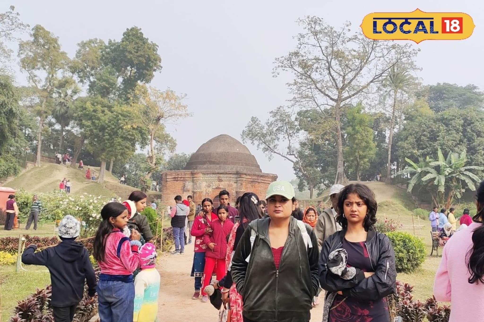 লুকোচুরি গেট, ফিরোজ মিনার...ইতিহাসের স্মারক গৌড়সফরে নতুন বছরকে বরণ পর্যটকদের