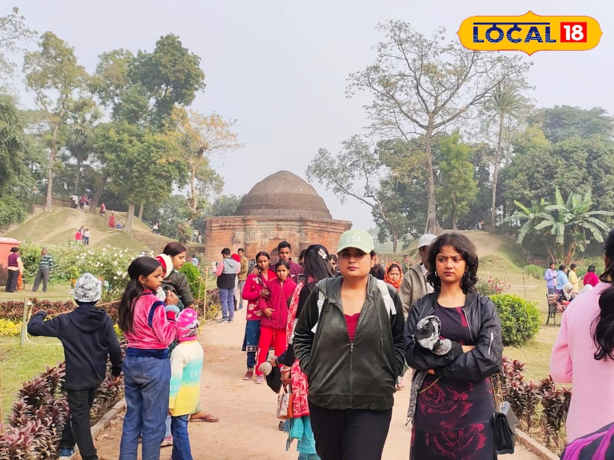 লুকোচুরি গেট, ফিরোজ মিনার...ইতিহাসের স্মারক গৌড়সফরে নতুন বছরকে বরণ পর্যটকদের