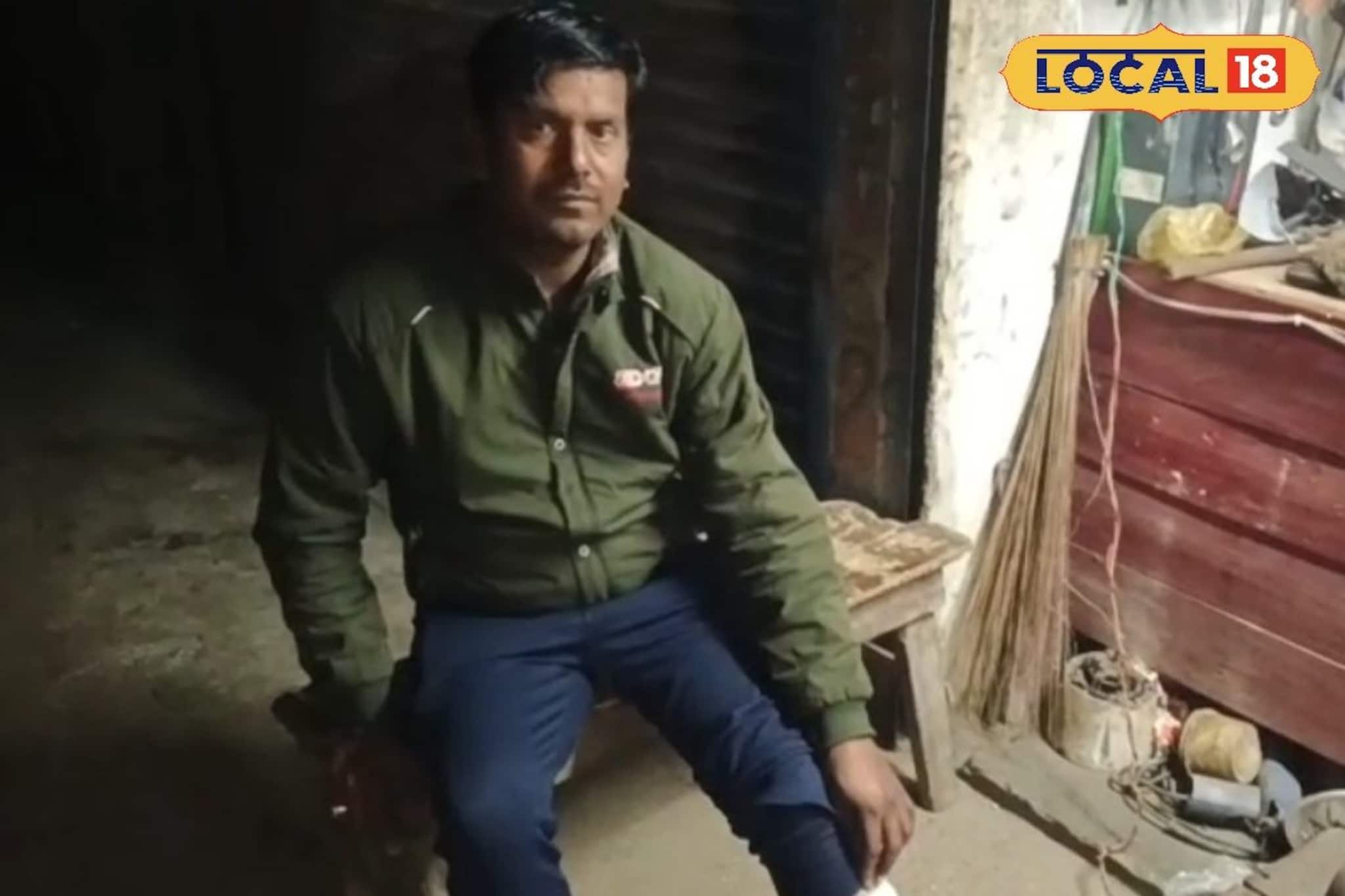 বাইকে করে যাচ্ছিলেন যুবক, হঠাৎ ঝাঁপিয়ে পড়ল চিতাবাঘ! মাংস তুলে নিলেও বাঁচল প্রাণ