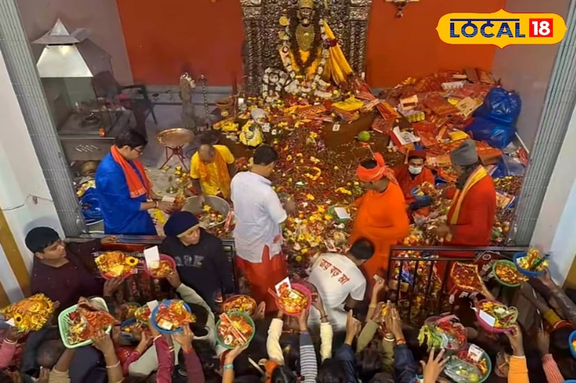 নতুন বছরের প্রথম দিনই যেন রেকর্ড গড়ল নৈহাটির বড় মা কালী! ভক্তসমাগমে জনসমুদ্রে পরিণত হয়েছিল নৈহাটির ঐতিহ্যবাহী এই বড় কালী মন্দির। ভোর ৬টা থেকে মন্দির ভক্তদের জন্য খুলে দেওয়া হয়। (ছবি ও তথ্য: রুদ্রনারায়ন রায়)