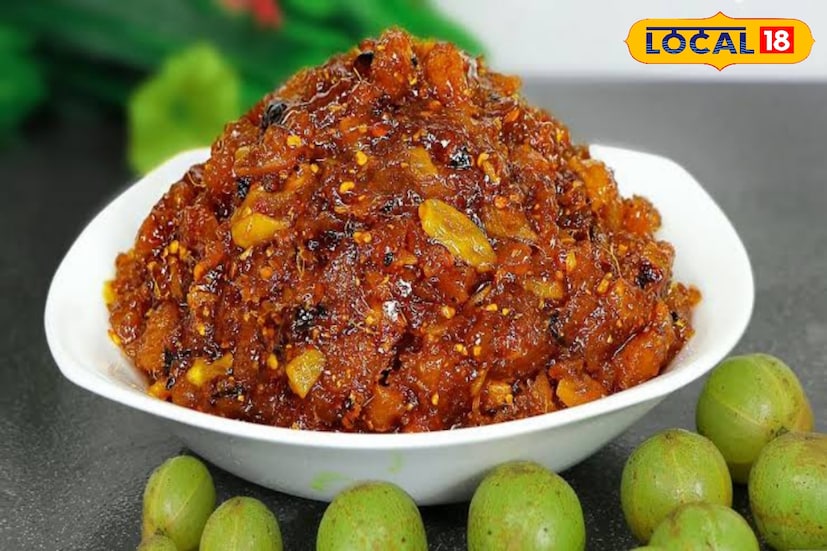 ডায়মন্ডহারবার, দক্ষিণ ২৪ পরগনা, নবাব মল্লিক: এই শীতে আমলকির আচার তৈরি করলে অবশ্যই দেবেন এলাচ-গোলমরিচ। যাতে কাজ হবে ম্যাজিকের মত। এলাচ-গোলমরিচ দিলেই ইমিউনিটি বুস্টার হিসেবে কাজ করবে এই আচার। ছবি ও তথ্য: নবাব মল্লিক 